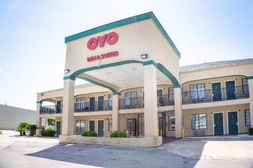 OYO Inn & Suites Medical Center San Antonio - image 23