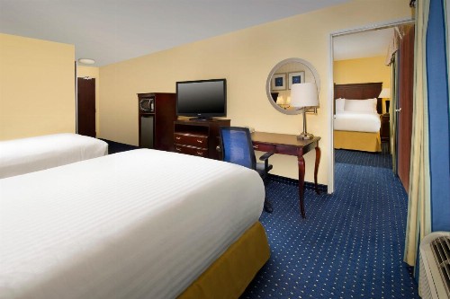 Holiday Inn Express & Suites San Antonio West Sea World Area an IHG Hotel - image 16