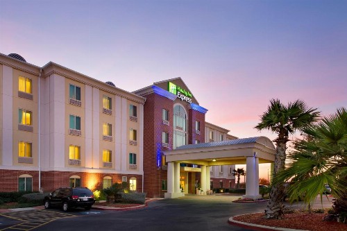 Holiday Inn Express & Suites San Antonio West Sea World Area an IHG Hotel - image 2