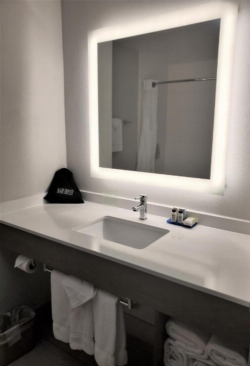 Holiday Inn Express & Suites San Antonio West Sea World Area an IHG Hotel - image 38