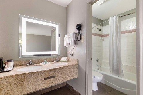 Best Western Ingram Park Inn - image 17