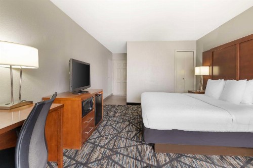 Best Western Ingram Park Inn - image 19
