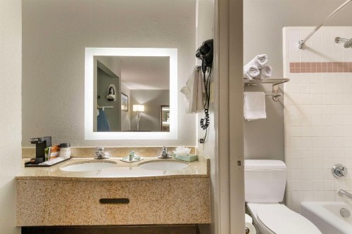 Best Western Ingram Park Inn - image 27