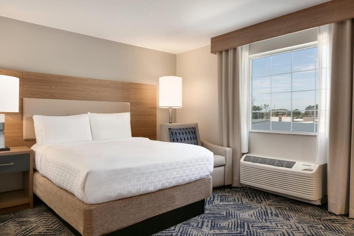 Candlewood Suites San Antonio Downtown an IHG Hotel - image 4