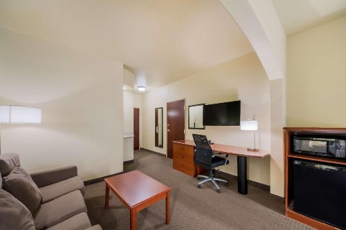 SureStay Plus Hotel by Best Western Near SeaWorld San Antonio - image 9