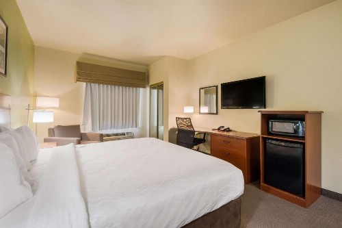 SureStay Plus Hotel by Best Western Near SeaWorld San Antonio - image 2