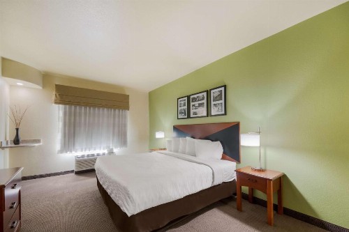 SureStay Plus Hotel by Best Western Near SeaWorld San Antonio - image 36