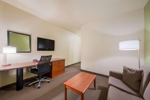 SureStay Plus Hotel by Best Western Near SeaWorld San Antonio - image 5
