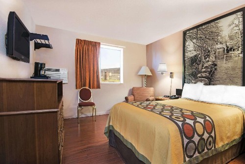 Super 8 by Wyndham San Antonio/I-35 North - image 14