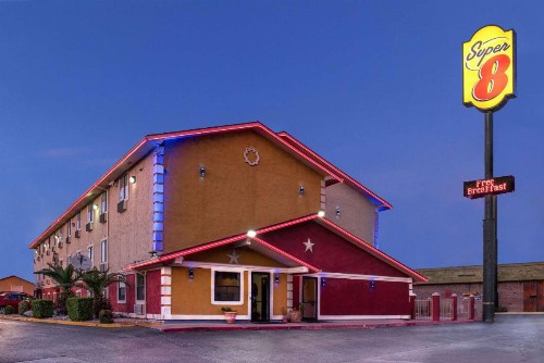 Super 8 by Wyndham San Antonio/I-35 North - image 19