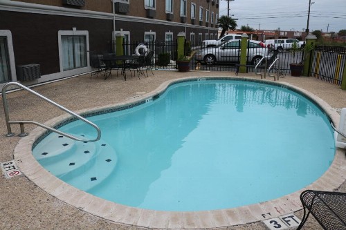 Super 8 by Wyndham San Antonio/I-35 North - image 20