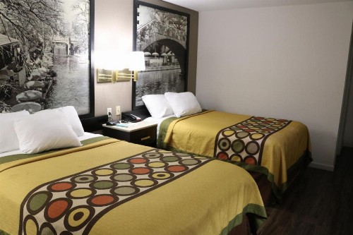 Super 8 by Wyndham San Antonio/I-35 North - image 23