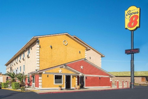 Super 8 by Wyndham San Antonio/I-35 North - image 33