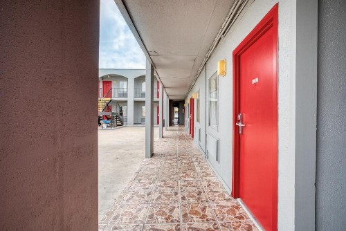 OYO Hotel San Antonio Lackland Air Force Base West - image 12