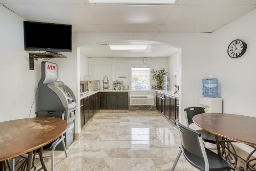 OYO Hotel San Antonio Lackland Air Force Base West - image 18