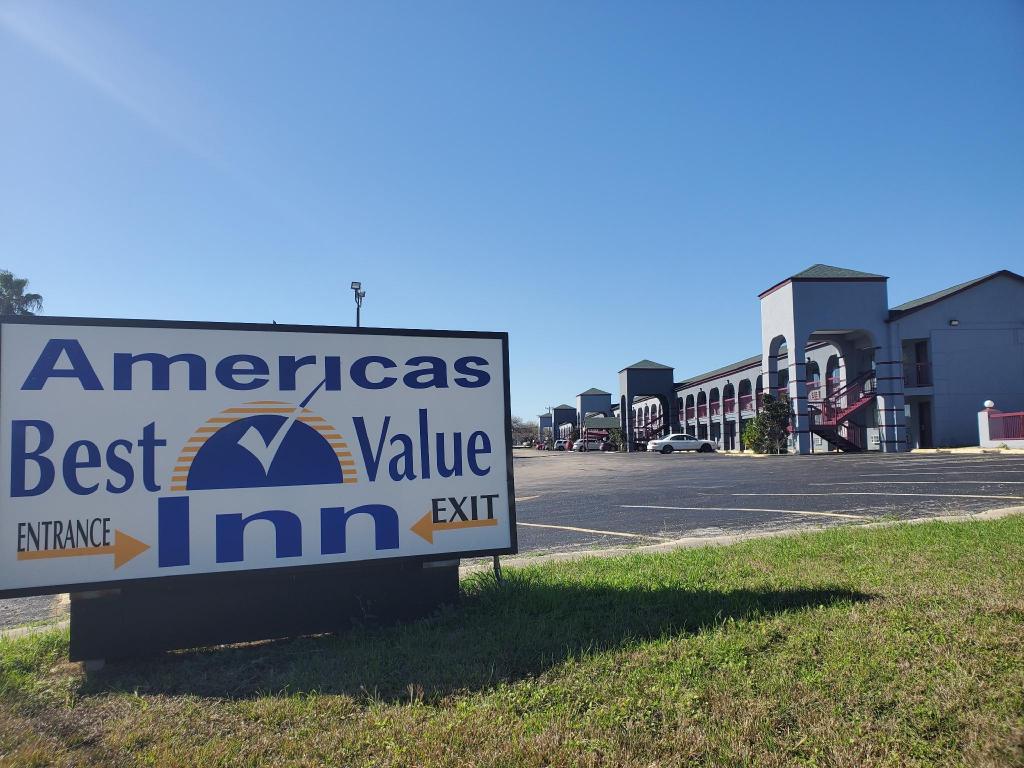 Americas Best Value Inn AT&T Center - main image