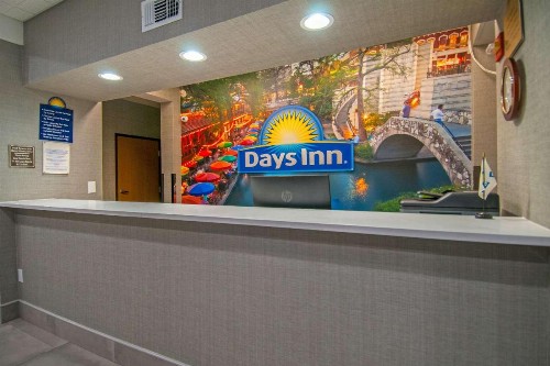Days Inn & Suites by Wyndham San Antonio North/Stone Oak - image 11