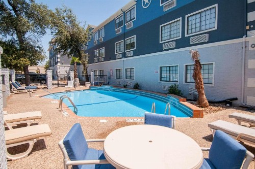 Days Inn & Suites by Wyndham San Antonio North/Stone Oak - image 16
