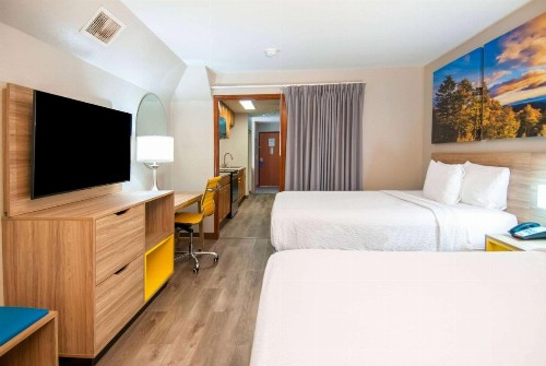 Days Inn & Suites by Wyndham San Antonio North/Stone Oak - image 25