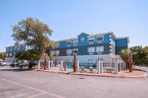 Days Inn & Suites by Wyndham San Antonio North/Stone Oak - image 41