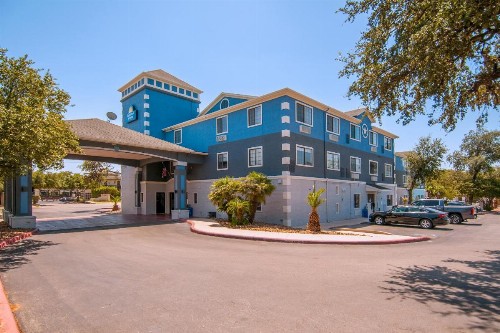 Days Inn & Suites by Wyndham San Antonio North/Stone Oak - image 44