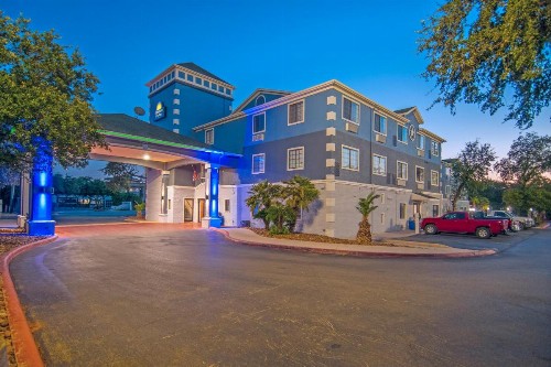 Days Inn & Suites by Wyndham San Antonio North/Stone Oak - image 46