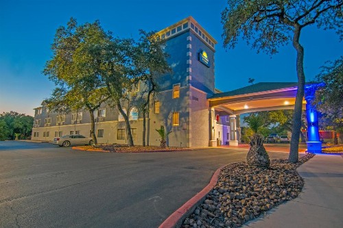 Days Inn & Suites by Wyndham San Antonio North/Stone Oak - image 48