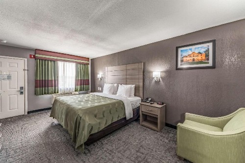 Quality Inn I-10 East near AT&T Center - image 20