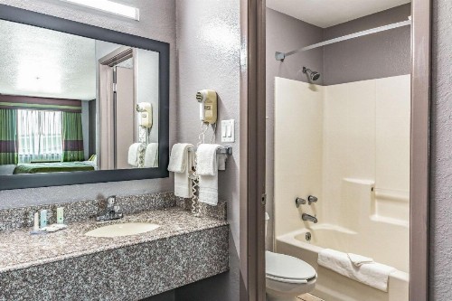 Quality Inn I-10 East near AT&T Center - image 3