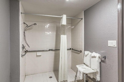 Quality Inn I-10 East near AT&T Center - image 34