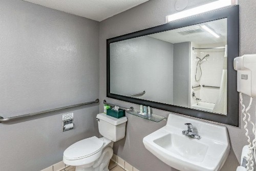 Quality Inn I-10 East near AT&T Center - image 35