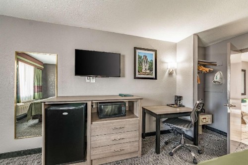 Quality Inn I-10 East near AT&T Center - image 5