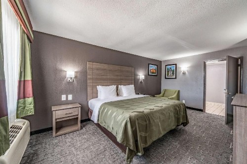 Quality Inn I-10 East near AT&T Center - image 7