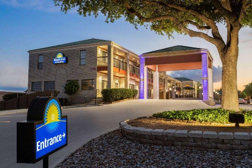 Days Inn by Wyndham San Antonio Near Fiesta Park - image 11