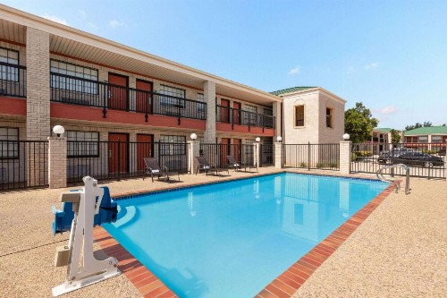 Days Inn by Wyndham San Antonio Near Fiesta Park - image 13