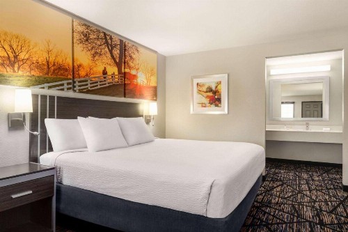 Days Inn by Wyndham San Antonio Near Fiesta Park - image 17