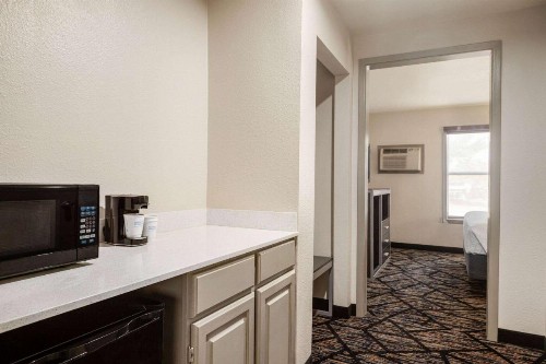 Days Inn by Wyndham San Antonio Near Fiesta Park - image 18