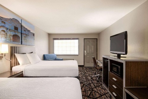 Days Inn by Wyndham San Antonio Near Fiesta Park - image 26