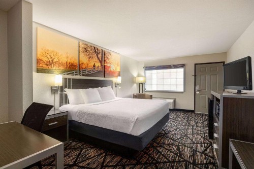 Days Inn by Wyndham San Antonio Near Fiesta Park - image 28