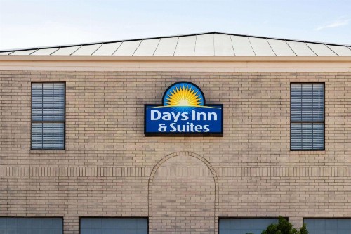 Days Inn by Wyndham San Antonio Near Fiesta Park - image 30