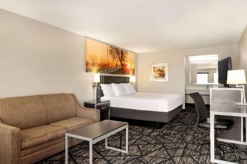 Days Inn by Wyndham San Antonio Near Fiesta Park - image 6
