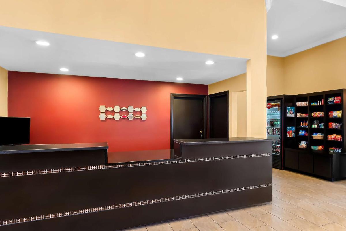 Best Western Plus Fiesta Inn - image 4