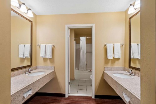 Best Western Plus Fiesta Inn - image 41