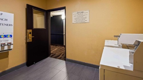 Best Western Windsor Pointe Hotel & Suites - AT&T Center - image 5