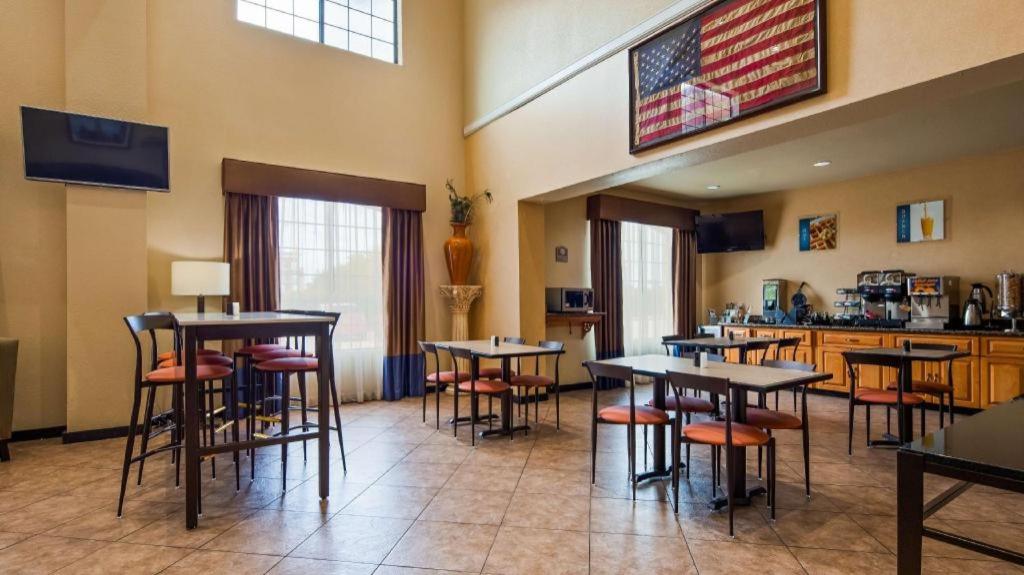 Best Western Windsor Pointe Hotel & Suites - AT&T Center - image 6