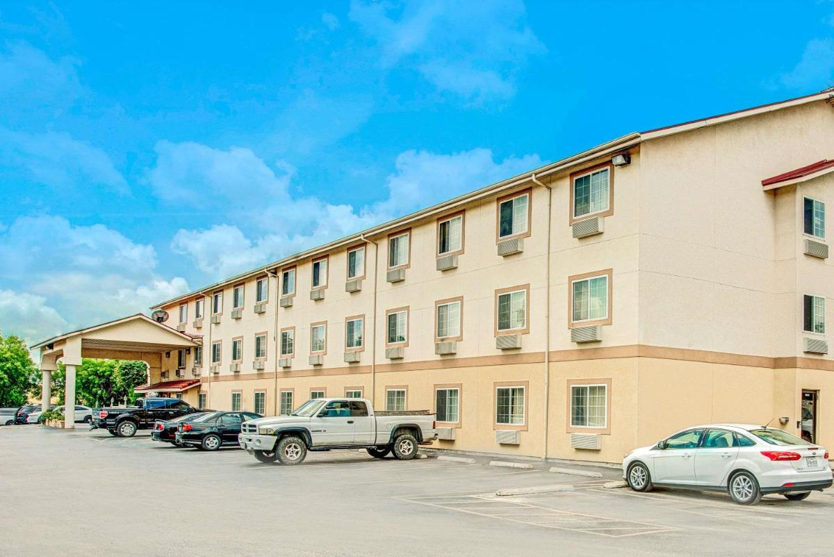 Super 8 by Wyndham San Antonio/Fiesta - main image
