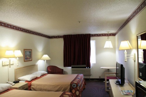 Super 8 by Wyndham San Antonio/Fiesta - image 17