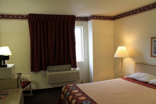 Super 8 by Wyndham San Antonio/Fiesta - image 21
