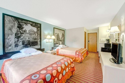Super 8 by Wyndham San Antonio/Fiesta - image 5