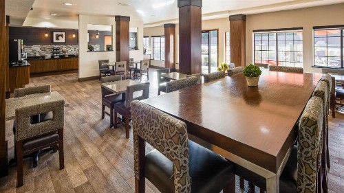 Best Western Plus Hill Country Suites - San Antonio - image 3